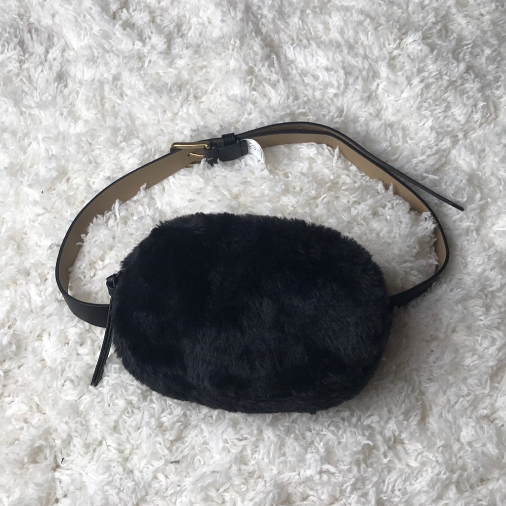 NWOT T-Shirt & Jeans Blush Faux Fur Belt Bag